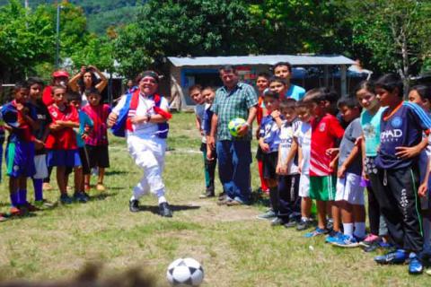 Since 1994, the CRECE Bringing Hope Project has been organizing delegations to deliver clothing, shoes, medicine, sport materials, and school supplies to children and families in rural communities in El Salvador . . . . learn more