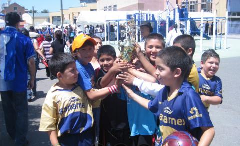 The CRECE Soccer Program's aim is to promote education, develop athletic potential, promote physical and mental health and reduce violence in the community
